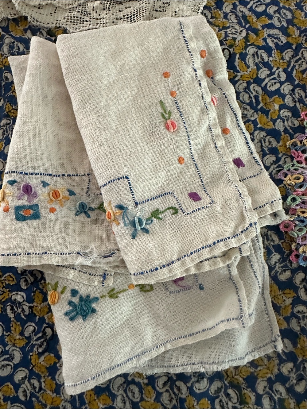 Vintage Linens Dollie’s, runners etc - Picture 5 of 9